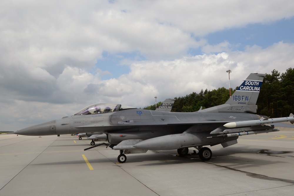 Maj. Zachary Counts reaches 2,000 flying-hour milestone in the F-16