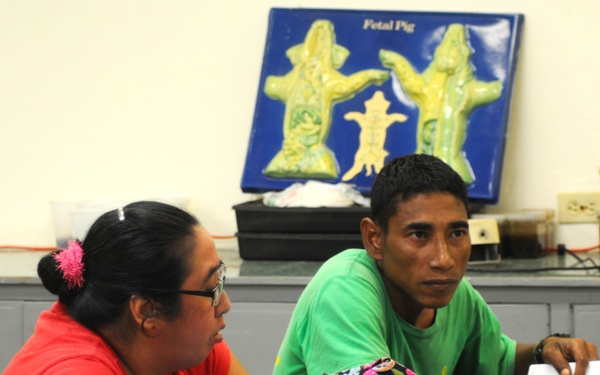 Pacific Partnership veterinarians train citizens