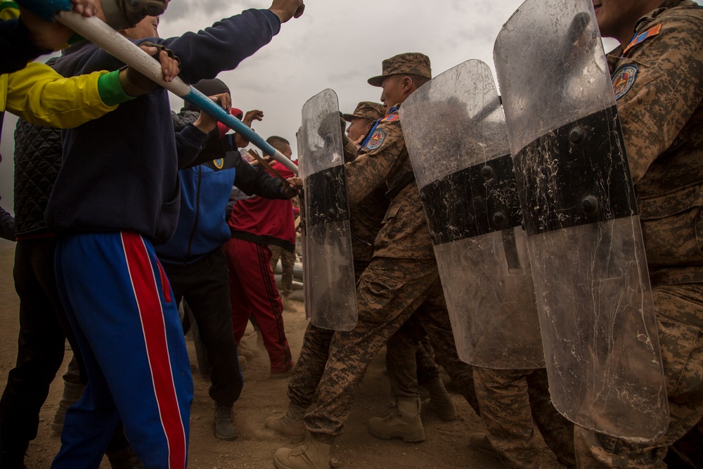 Multinational Participants train in riot control tactics
