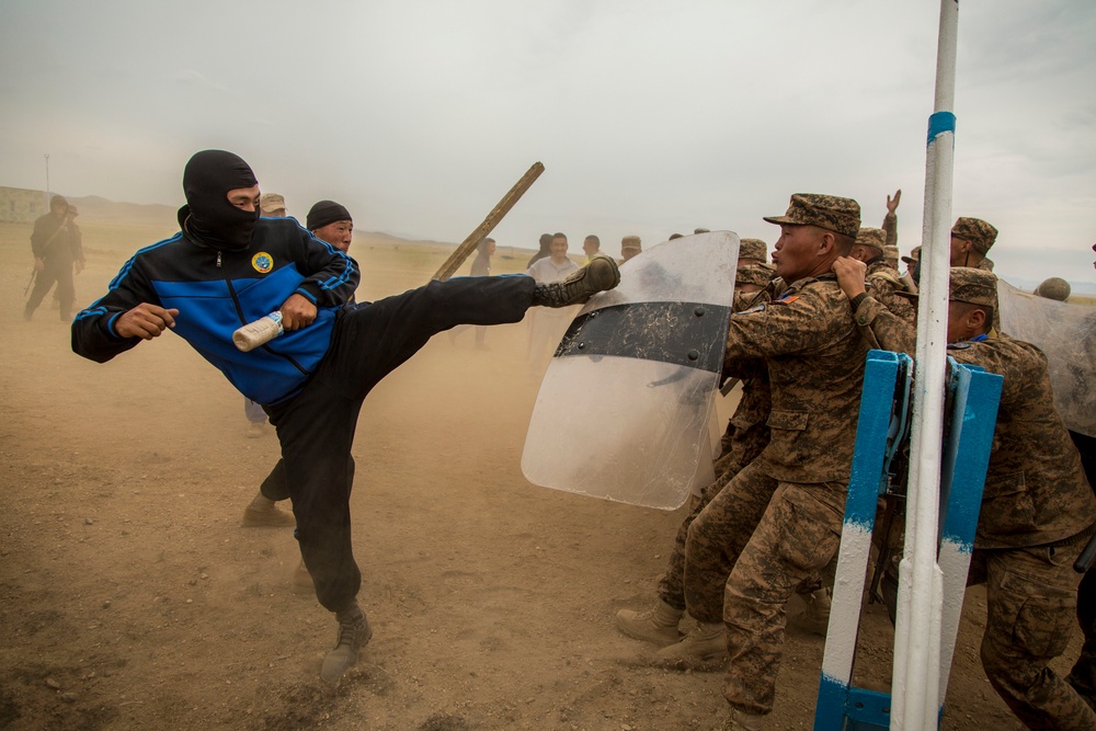 Multinational Participants train in riot control tactics