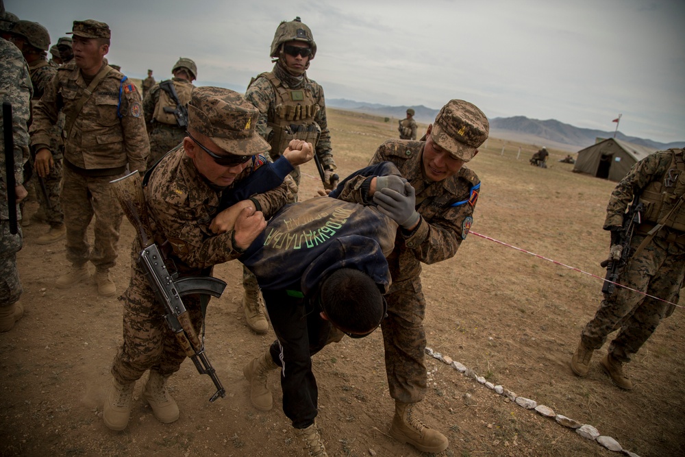 Multinational Participants train in riot control tactics
