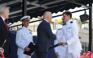 Future submariner graduates first at Annapolis