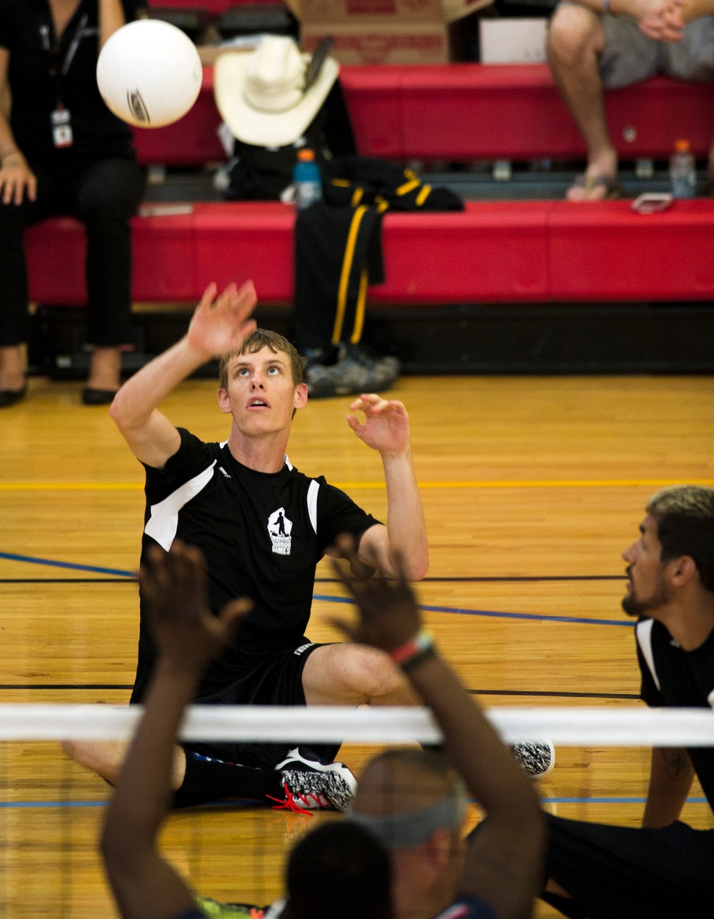 Team Army dominates sitting volleyball during 2015 DoD Warrior Games