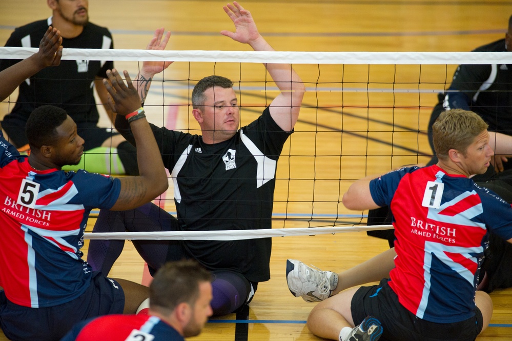 Team Army dominates sitting volleyball during 2015 DoD Warrior Games