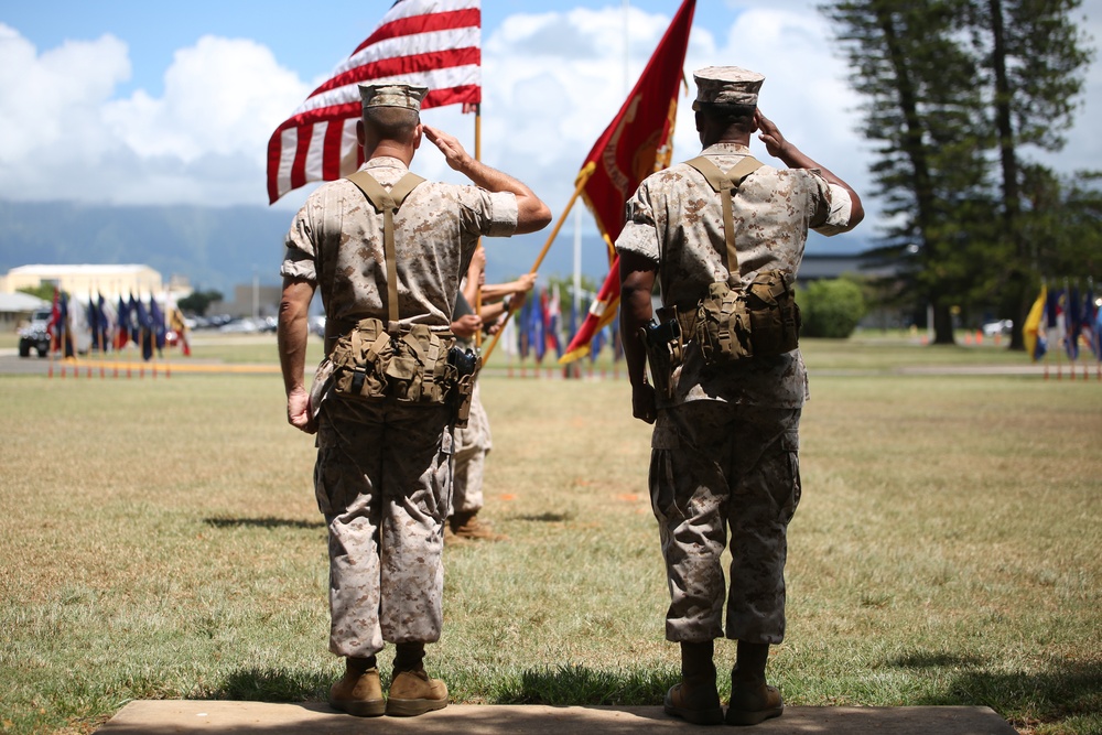 DVIDS - Images - Commanding officer takes reins to HQBN [Image 3 of 3]