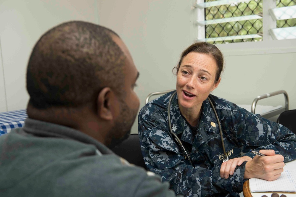 Surgery screening people in Arawa, Papua New Guinea, for Pacific Partnership 2015