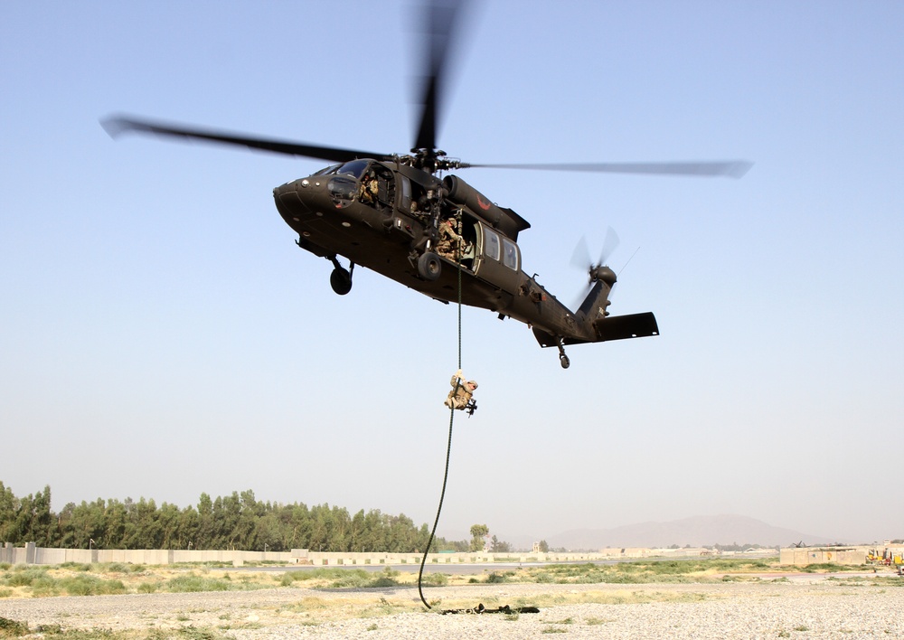 US Army soldiers conduct fast rope training in eastern Afghanistan