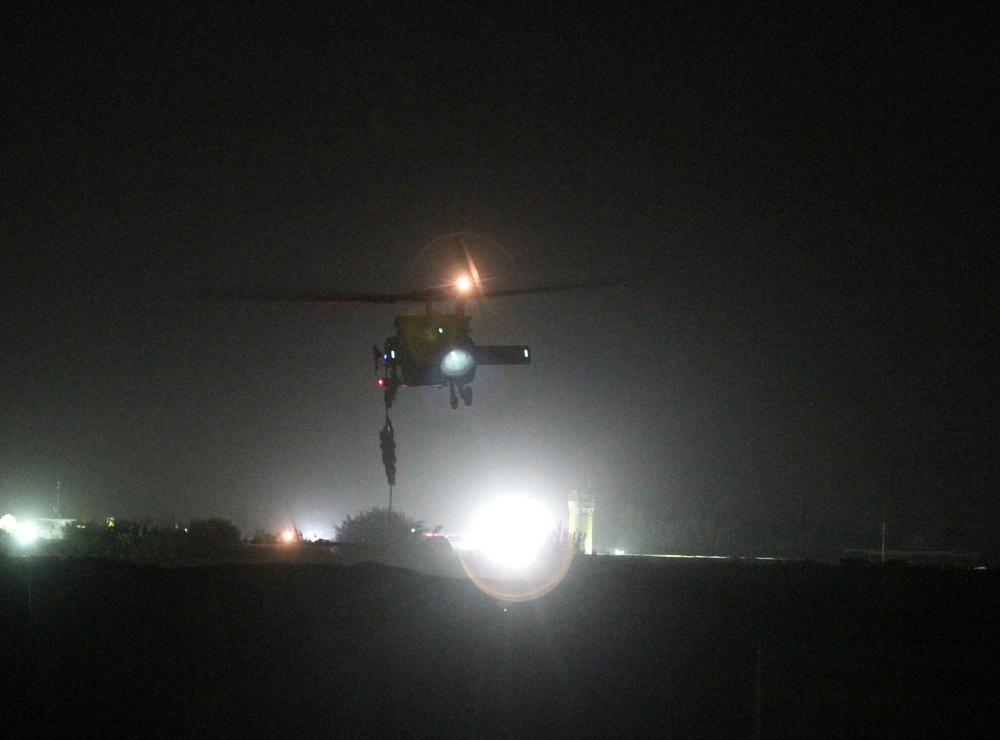 US Army soldiers conduct fast rope training in eastern Afghanistan