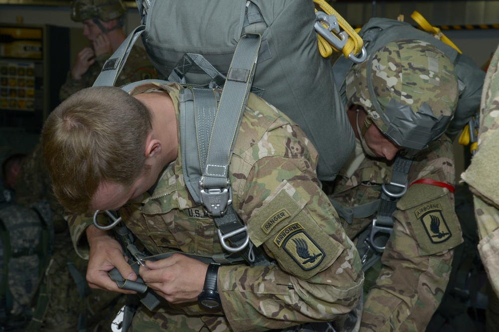 173rd Airborne Brigade airfield-seizure