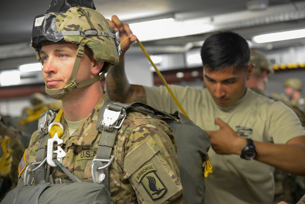 173rd Airborne Brigade airfield-seizure