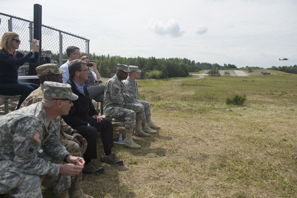 Secretary of defense visits the Grafenwoehr Training Area