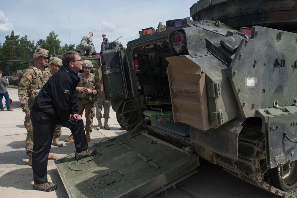 Secretary of defense visits the Grafenwoehr Training Area