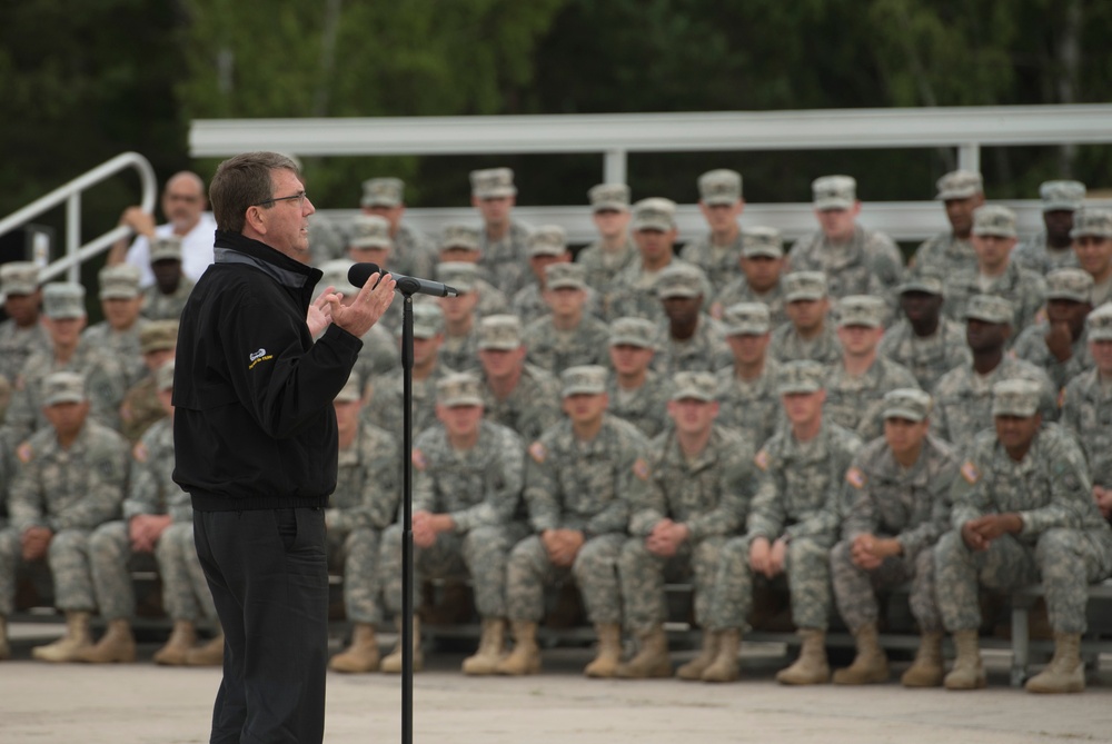 Secretary of defense visits the Grafenwoehr Training Area