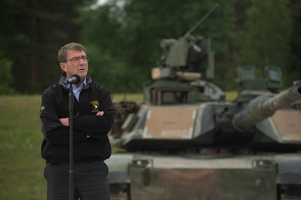 Secretary of defense visits the Grafenwoehr Training Area