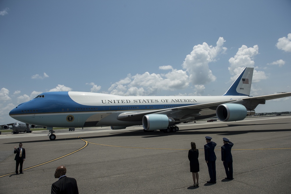 POTUS arrives at Charleston AFB