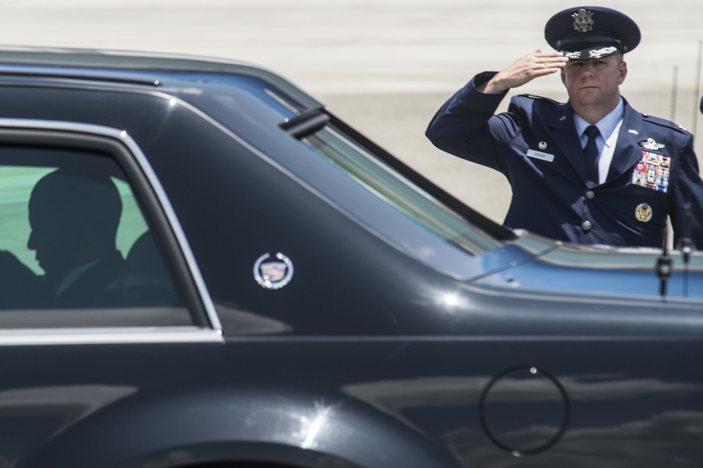 POTUS arrives at Charleston AFB