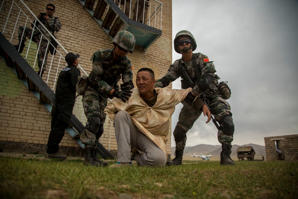 U.S., Mongolian Armed Forces conduct cordon and search training together
