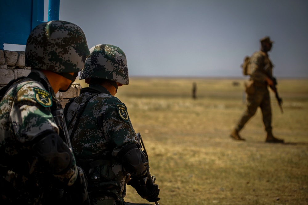 U.S., Mongolian Armed Forces conduct cordon and search training together