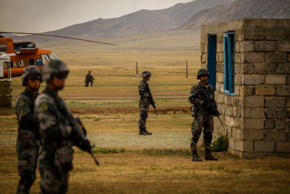 U.S., Mongolian Armed Forces conduct cordon and search training together