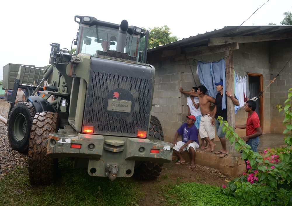 Drill team brings equipment to Honduras Aguan
