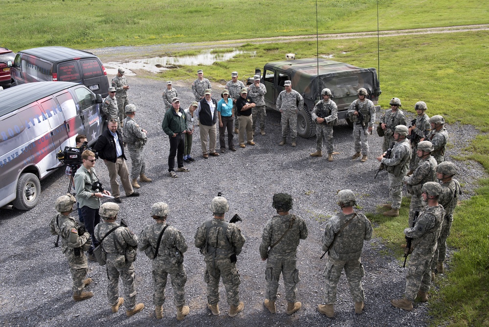 Vermont civic leaders visit Guardsmen