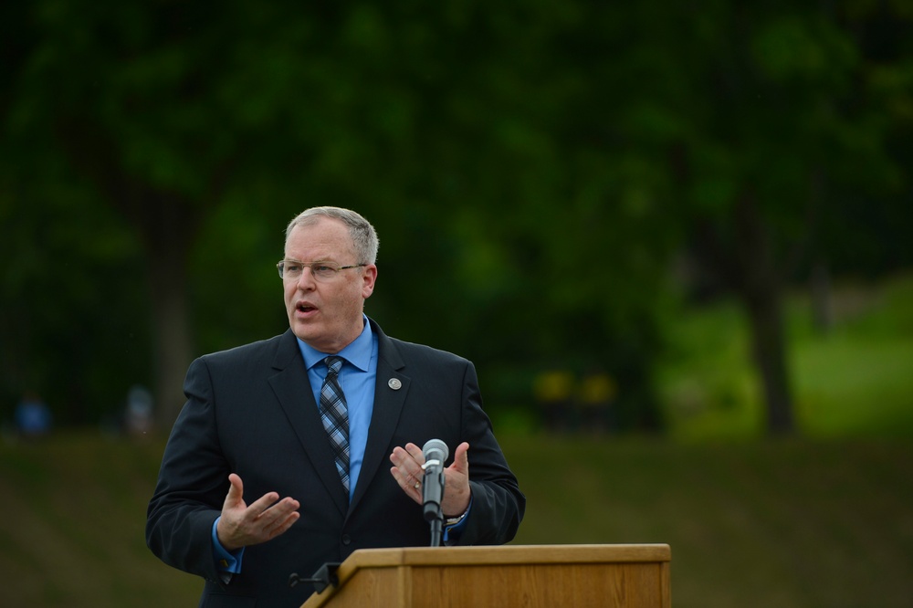 DSD speaks at the closing ceremony of the 2015 Warrior Games
