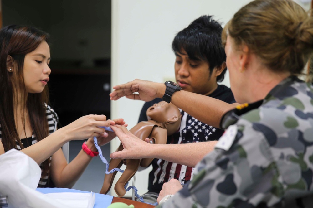 PP15 medical team conducts lifesaving courses at College of Micronesia - FSM