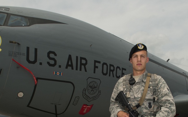 Airman, Soldier act as first responders to car accident