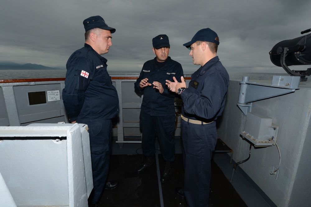 USS Laboon underway engagement