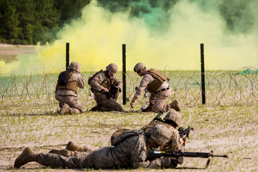 2nd CEB Marines help train reserve units in SAPPER course