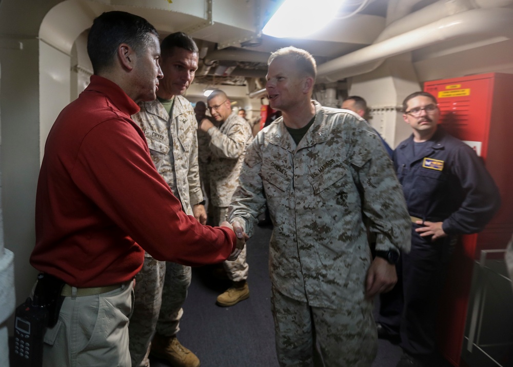 15th MEU CO visits the USS Anchorage