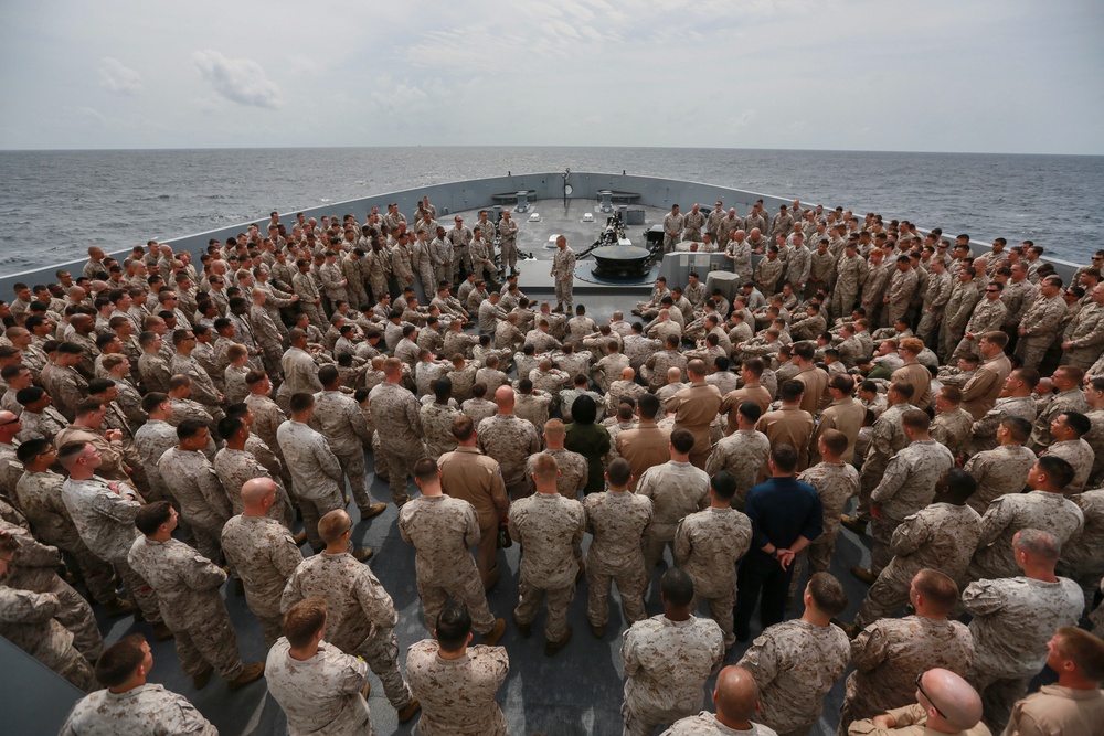 15th MEU CO visits the USS Anchorage