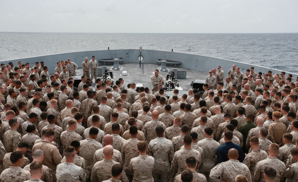 15th MEU CO visits the USS Anchorage