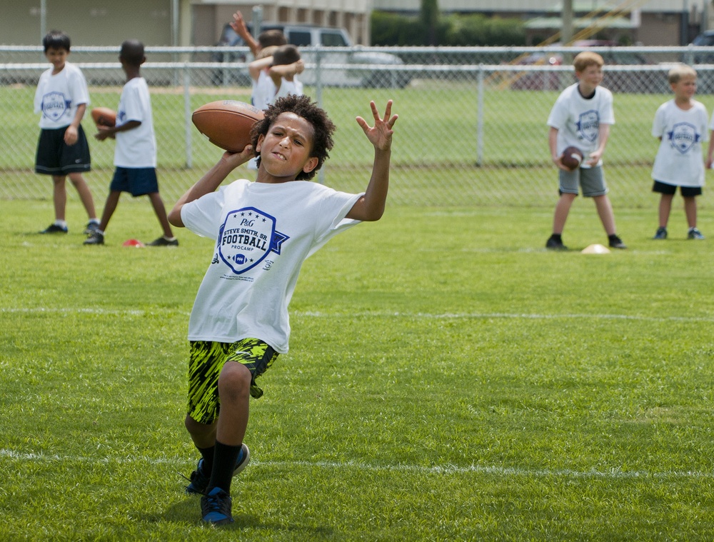 Baltimore Ravens wide receiver hosts youth football camp
