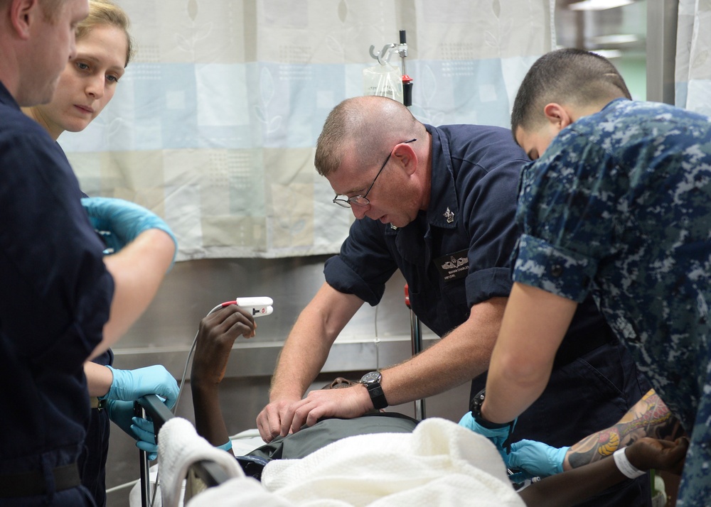 USNS Mercy transports injured people from Papua New Guinea to ship for emergency care during Pacific Partnership 2015