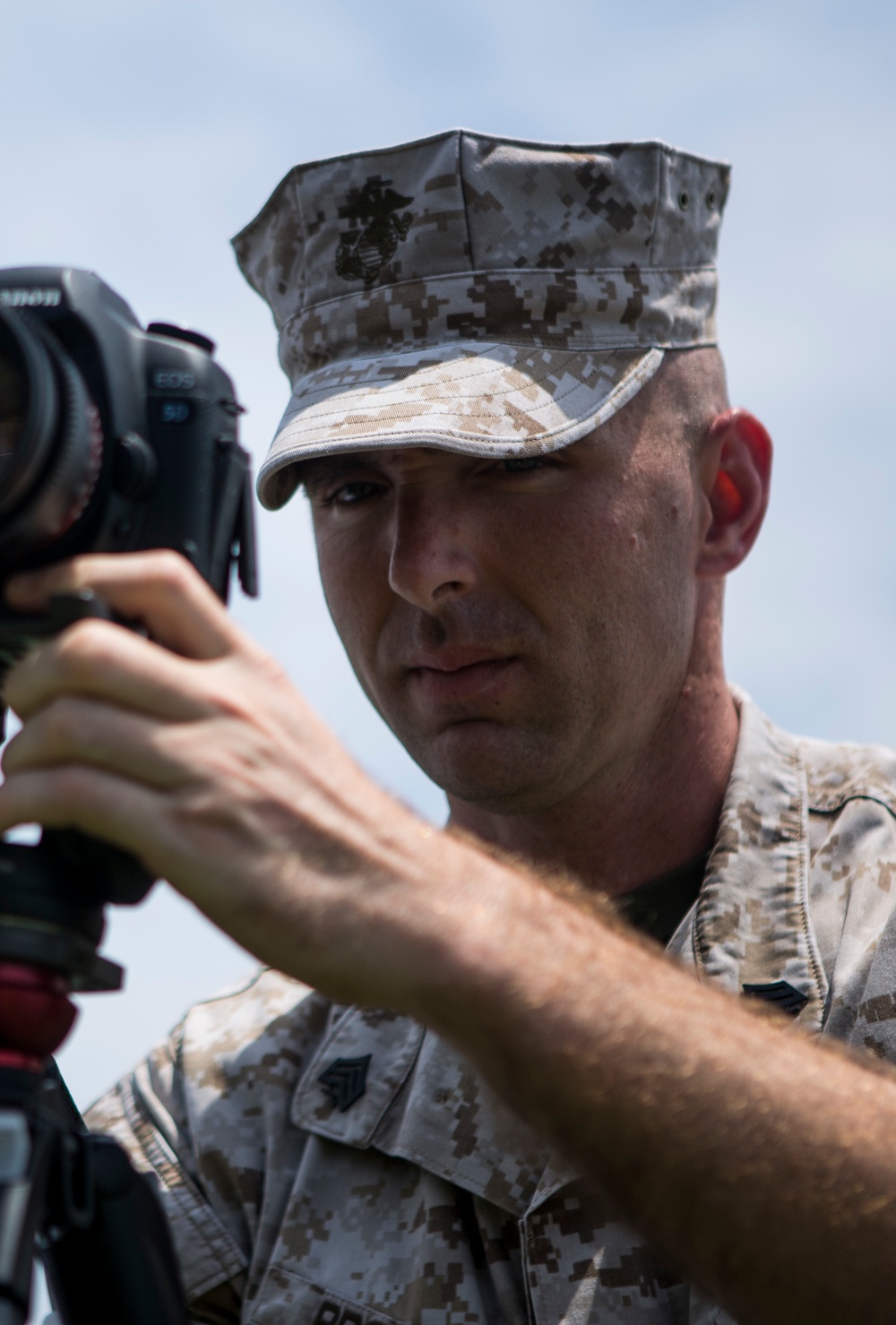 Cherry Point Combat Camera Marines Conduct Video and Light Training