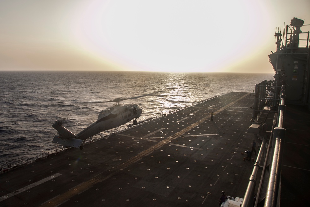 USS Essex: Greyhawks, Blackjacks ready to launch