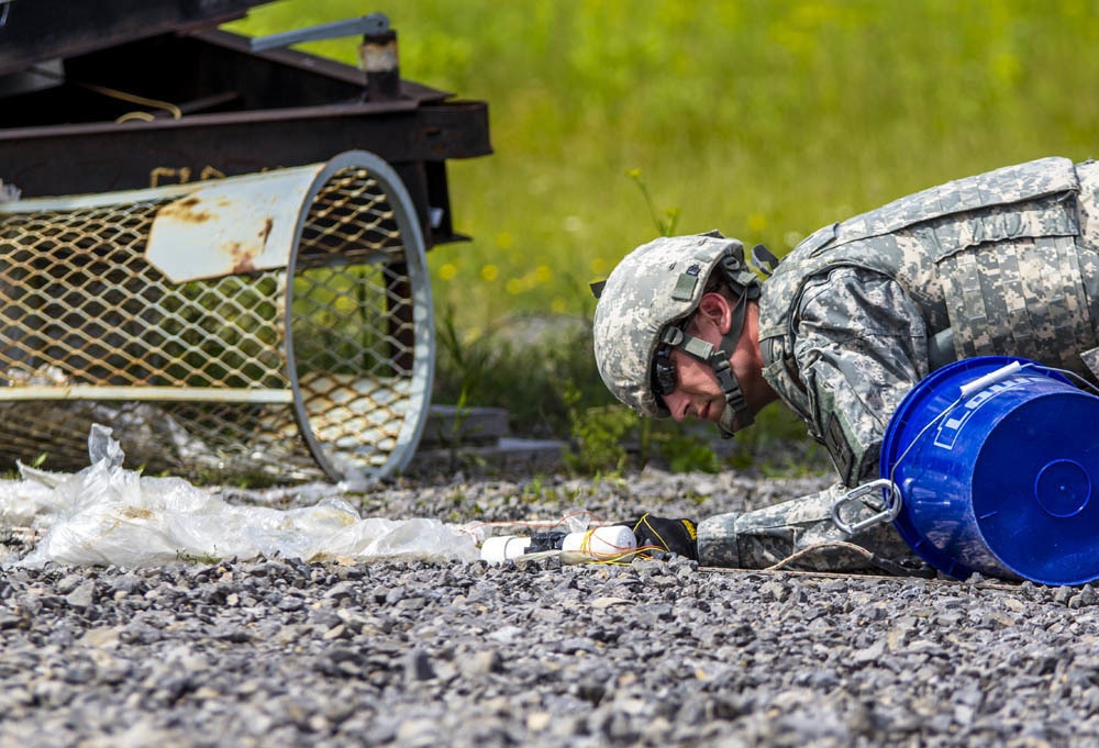 New York Army National Guard EOD Soldiers hone Akills at Raven’s Challenge