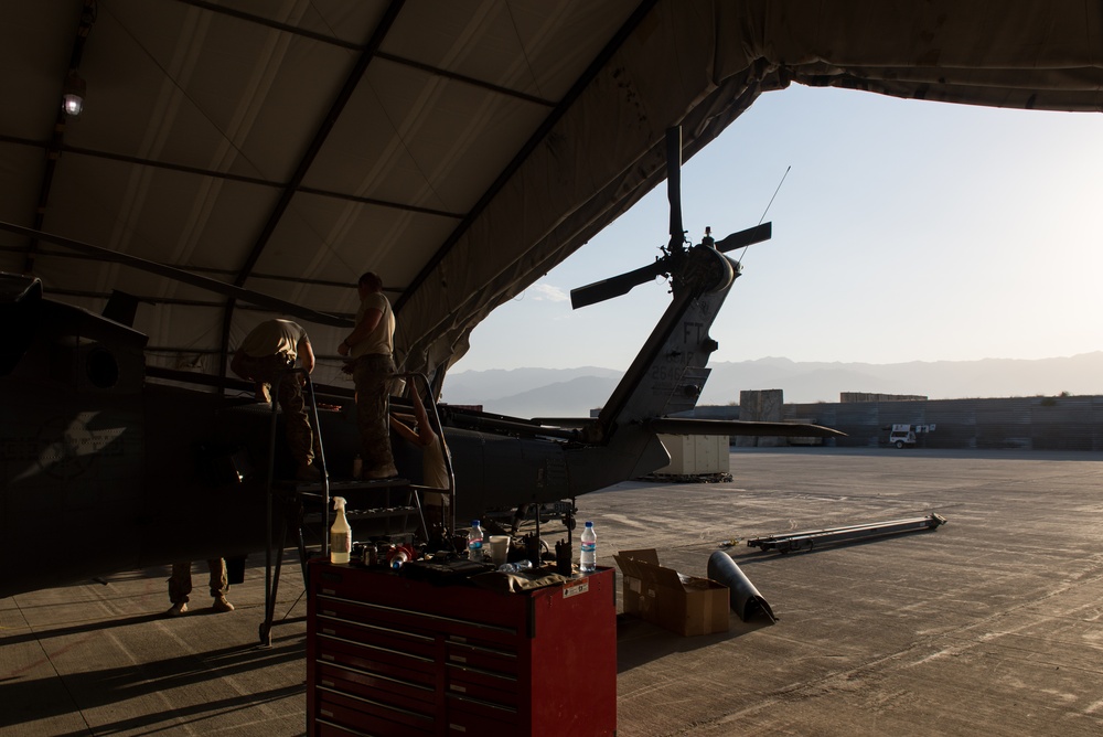 Pave Hawk maintainers keep rescue birds flying