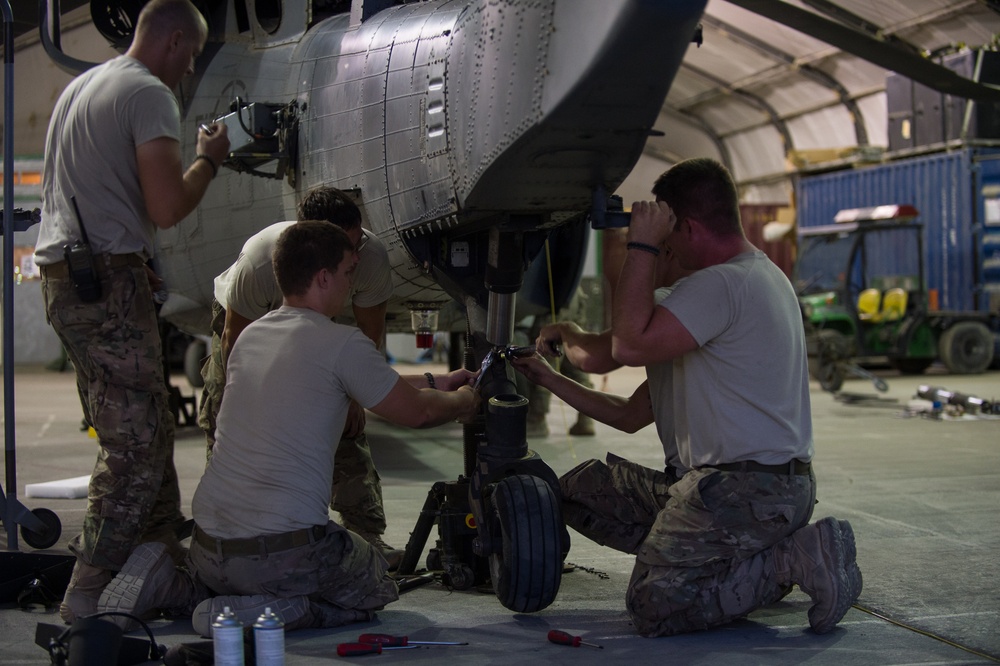 Pave Hawk maintainers keep rescue birds flying