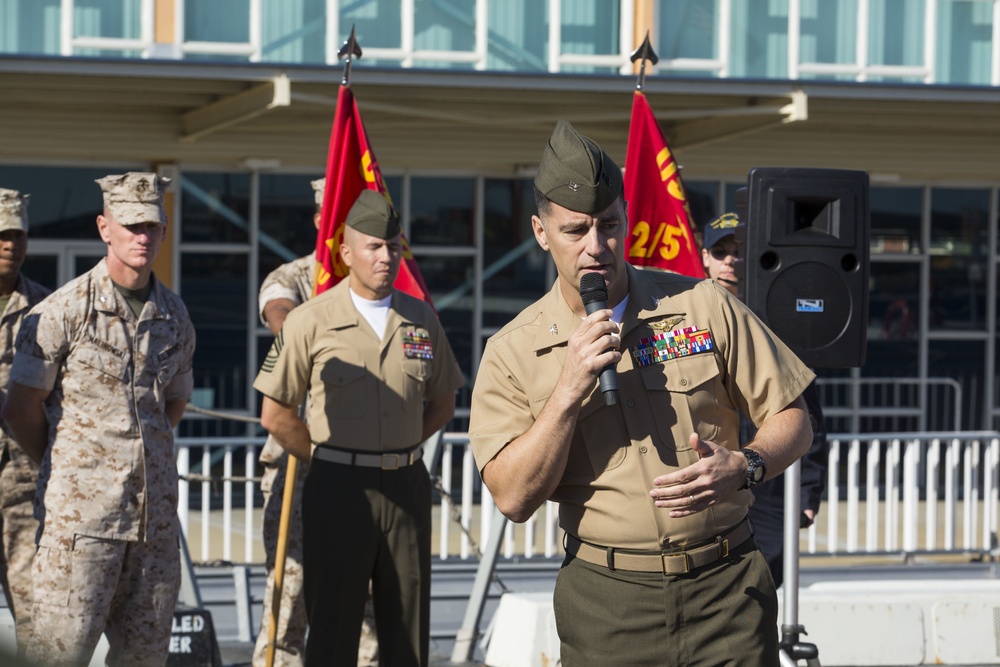 Col. Romin Dasmalchi speaks with Marines