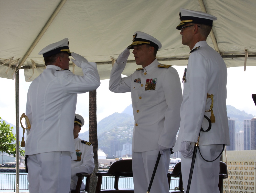 Coast Guard Base Honolulu holds change of command ceremony