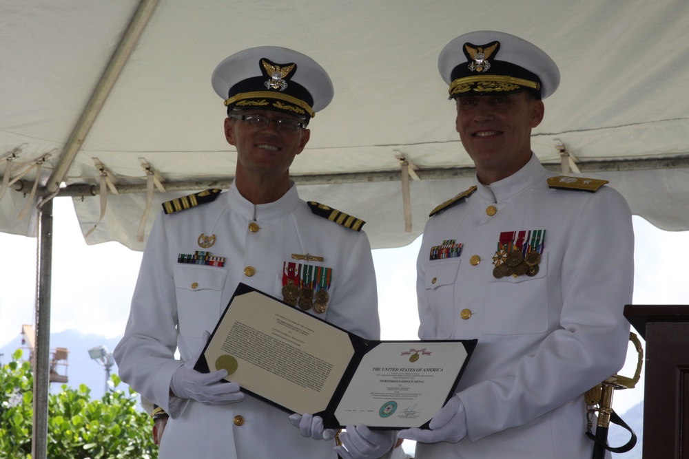 Coast Guard Base Honolulu holds change of command ceremony