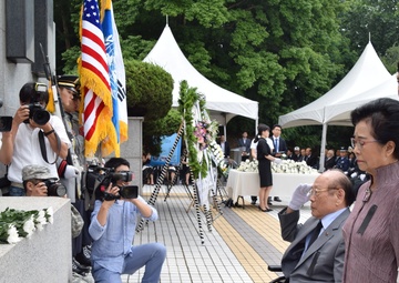 US/ROK remember cost of defending freedom