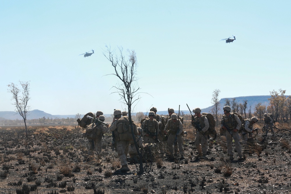 U.S. Marines conduct Air Assault Course in the Outback