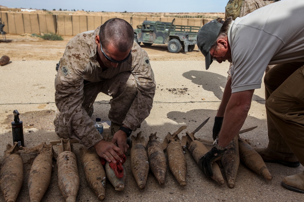 U.S. Marine Explosive Ordnance Techs prep for Controlled Det at Al Asad