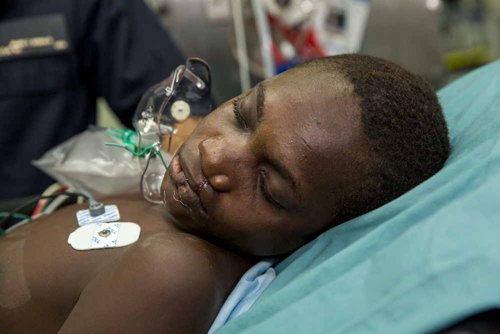 Bougainville boy receives corrective surgery aboard USNS Mercy