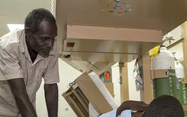 Bougainville boy receives corrective surgery aboard USNS Mercy