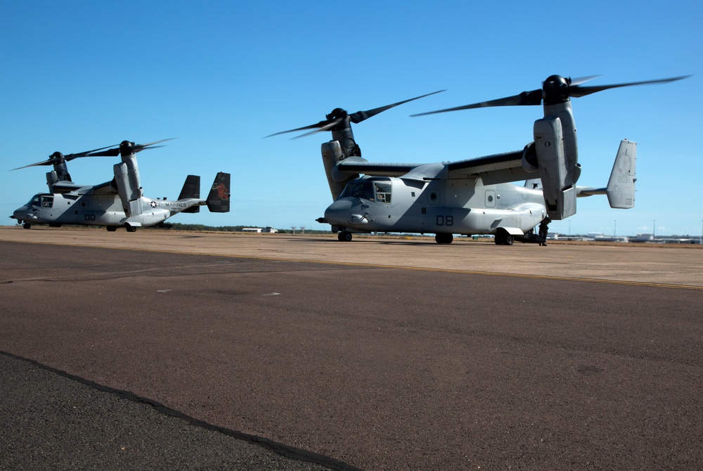 U.S., Australian leaders visit USS Bonhomme Richard (LHD 6)