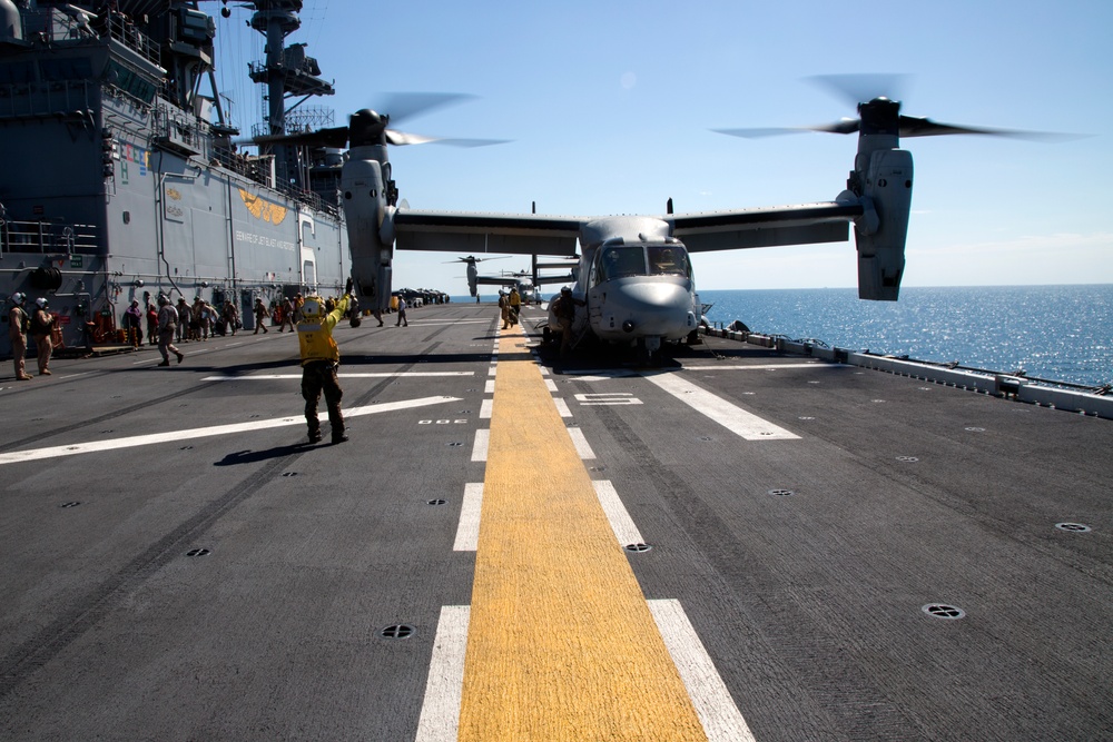 U.S., Australian leaders visit USS Bonhomme Richard (LHD-6)
